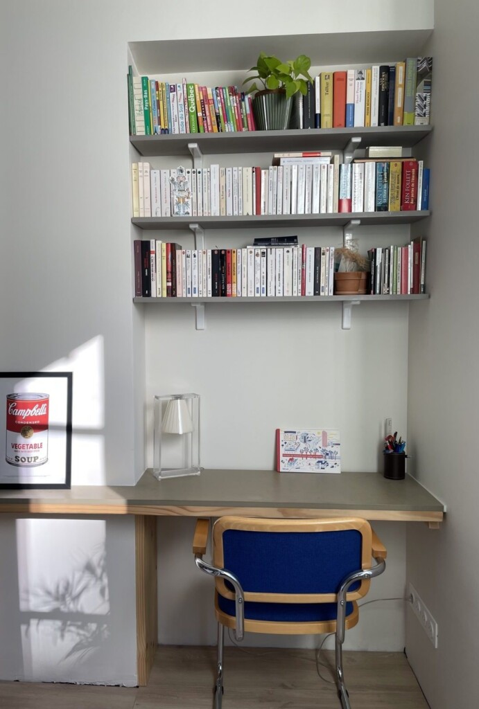 Coin bureau-bibliothèque sur-mesure à Lyon 7, étagères et bureau