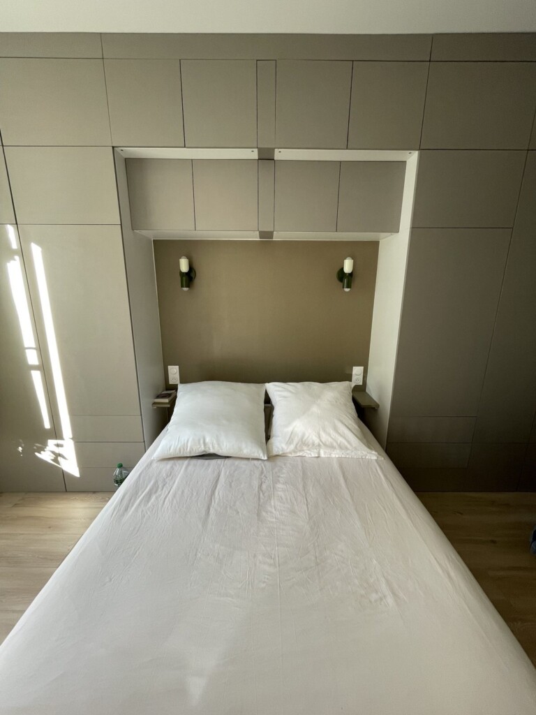 Rangements intégrés sur-mesure d'une chambre à Lyon 7