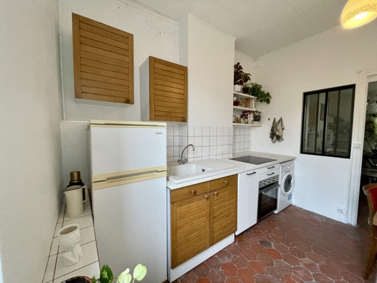 Cuisine rénovée à Lyon 3, autre angle, verrière atelier