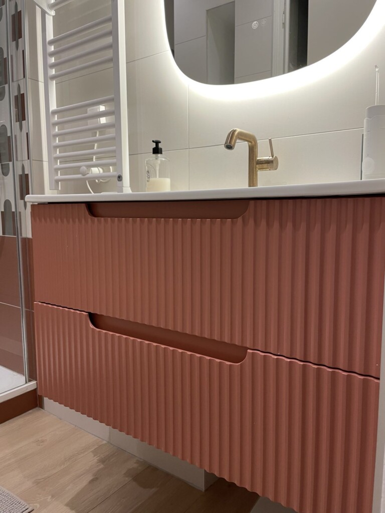 Meuble-vasque cannelé terracotta, salle de bain Lyon 7